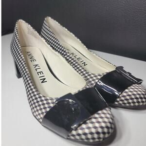 Womens Dress Shoe Heels Black and White Size 5.5